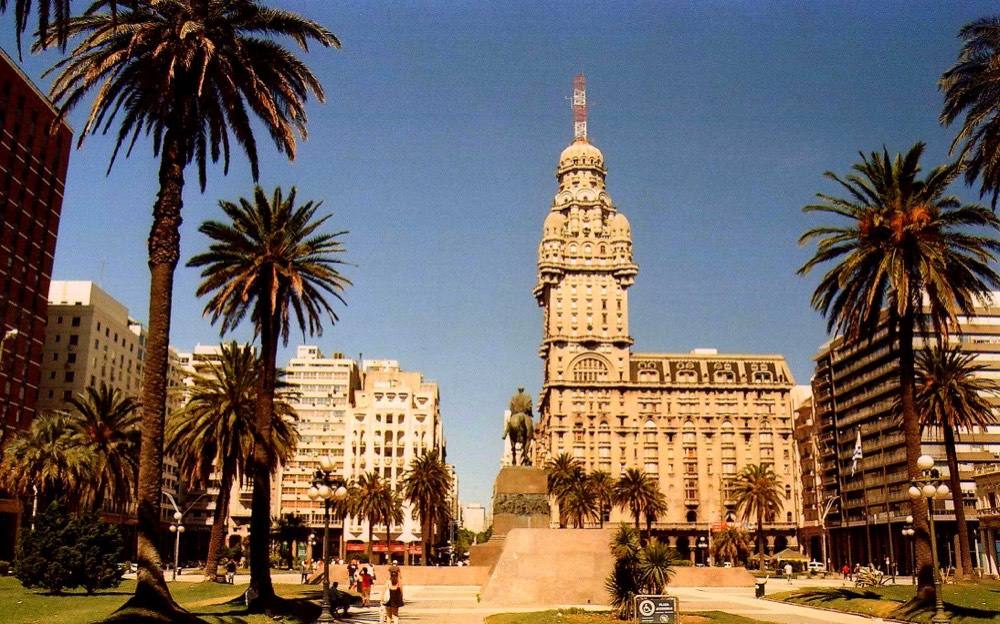 Plaza Independencia, Montevideo, Uruguay